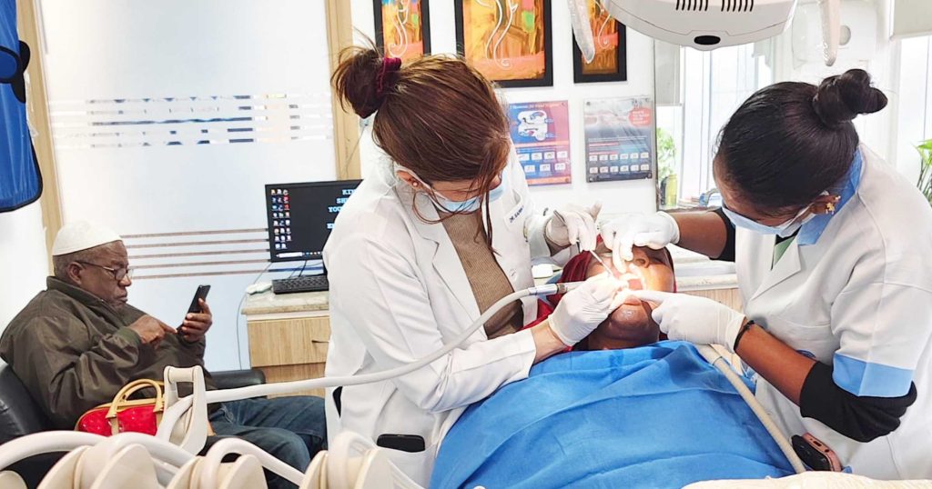 kids dentist in Dwarka